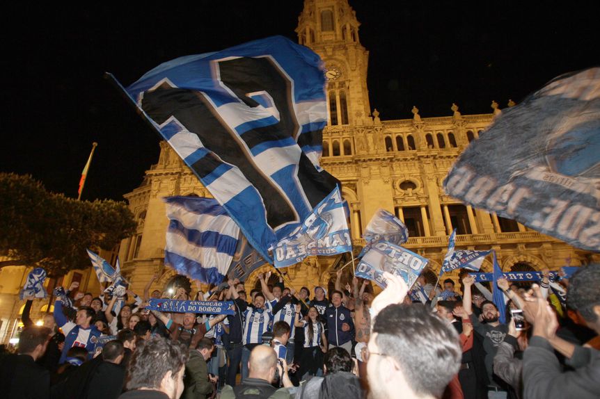 Avenida dos Aliados é o local tradicional de celebração dos adeptos do FC Porto - Foto: A BOLA