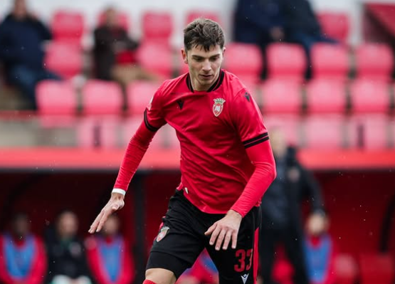 Cláudio Silva, defesa-central, 25 anos - Penafiel (Liga 2)