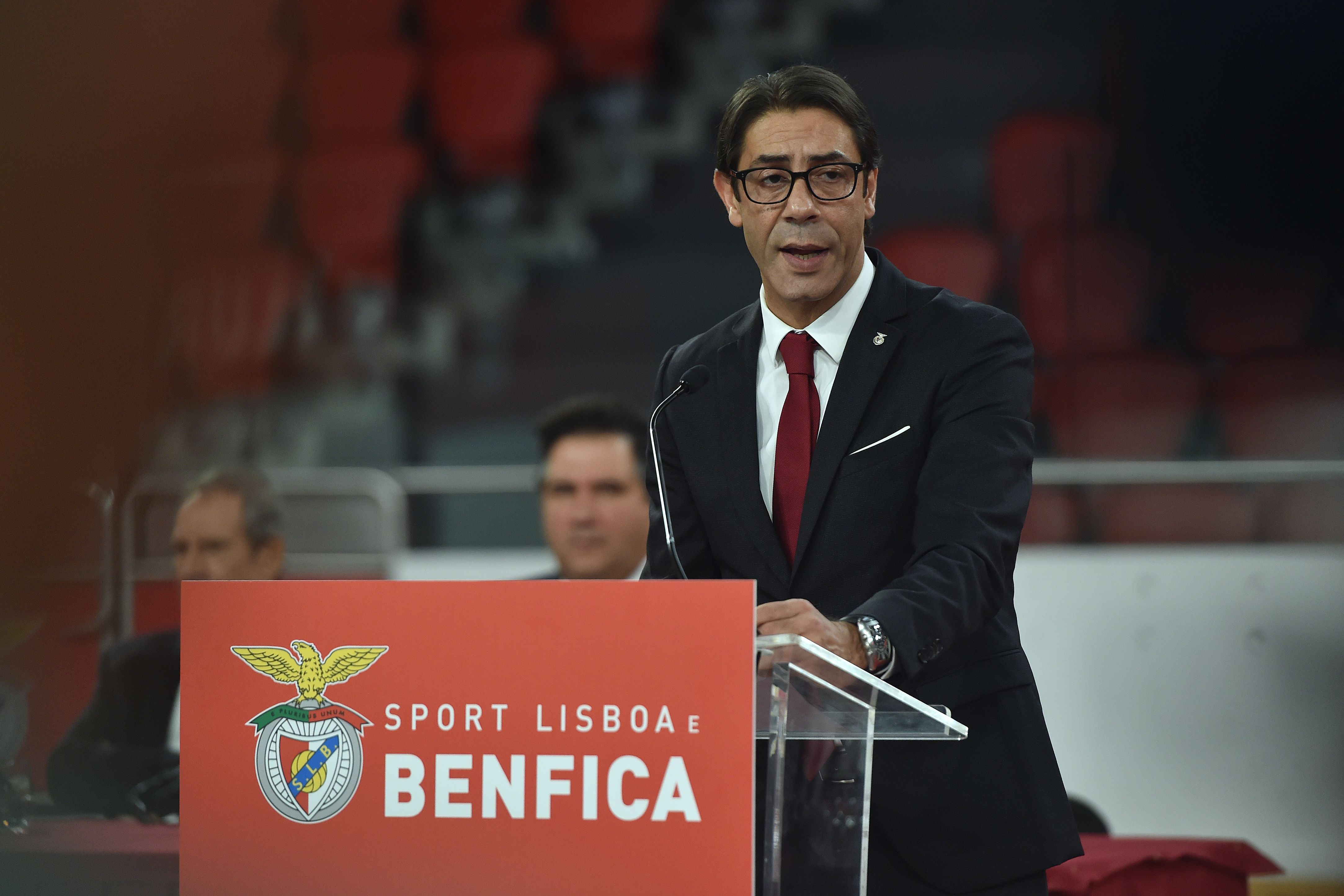 Rui Costa afirmou que o futuro de Mourinho não era tema porque há um contrato em vigor até 2027 — Foto: IMAGO
