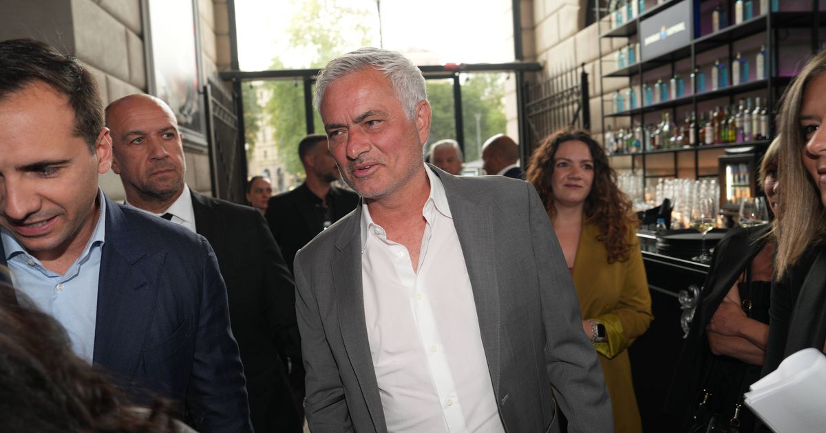 «Caso Mourinho continue no Benfica vai ser com os jogadores que ele quer»