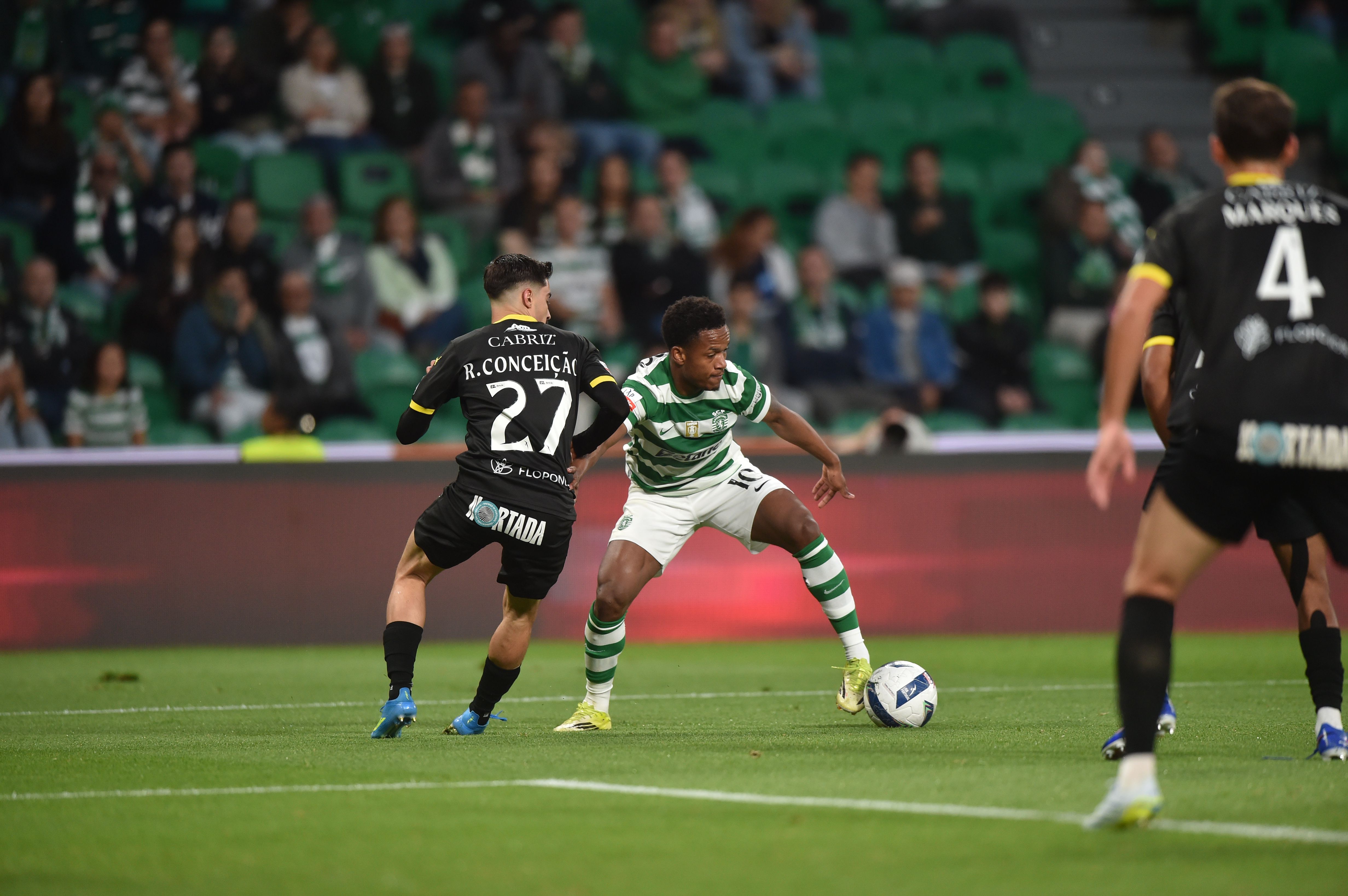 Geny Catamo esteve em evidência na ala direita. Foto: Miguel Nunes (Sporting -  Tondela)