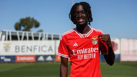 Benfica contrata médio francês de 20 anos