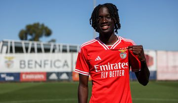 Benfica contrata médio francês de 20 anos