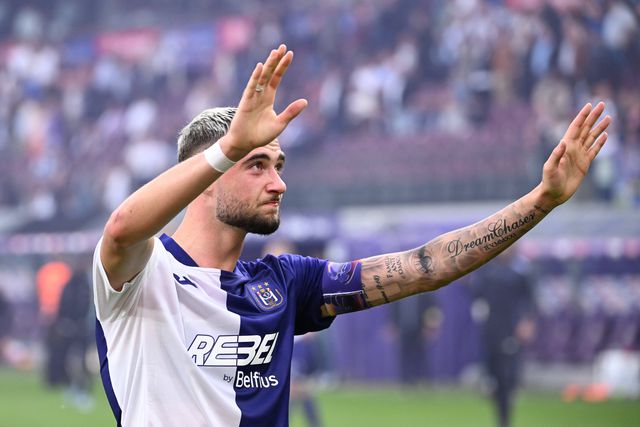 Abram alas a Debast: reforço do Sporting esteve em Lisboa