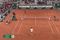 Djokovic vence na primeira ronda de Roland Garros