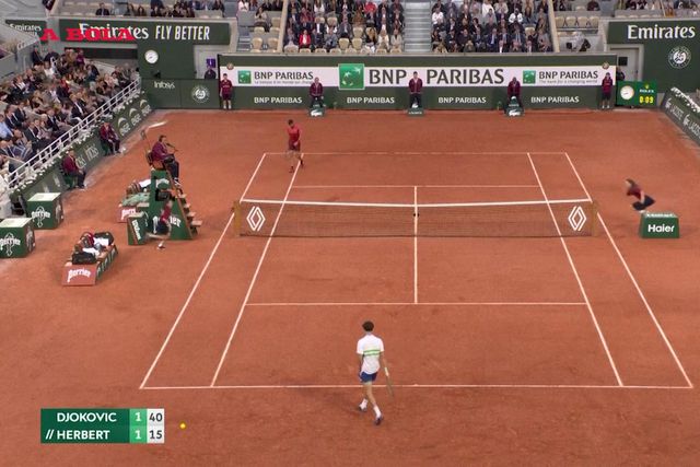 Djokovic vence na primeira ronda de Roland Garros