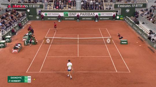 Djokovic vence na primeira ronda de Roland Garros