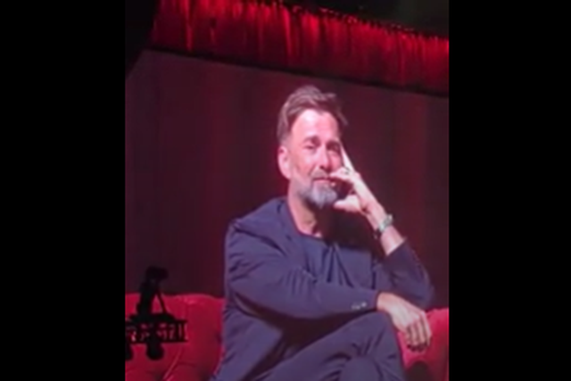 Homenagem deixa Jurgen Klopp em lágrimas