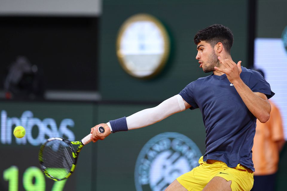 Alcaraz cede set a 176.º mundial, mas está na terceira ronda de Roland Garros