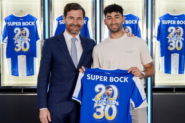 Villas-Boas ao lado de Alan Varela, médio argentino que renovou até 2030 (Foto: FC Porto)