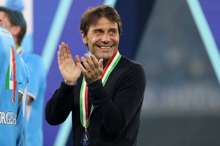Antonio Conte foi campeão no Nápoles