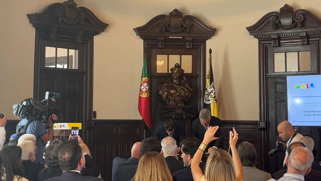 Villas-Boas assina protocolo para nova academia do FC Porto (vídeo)