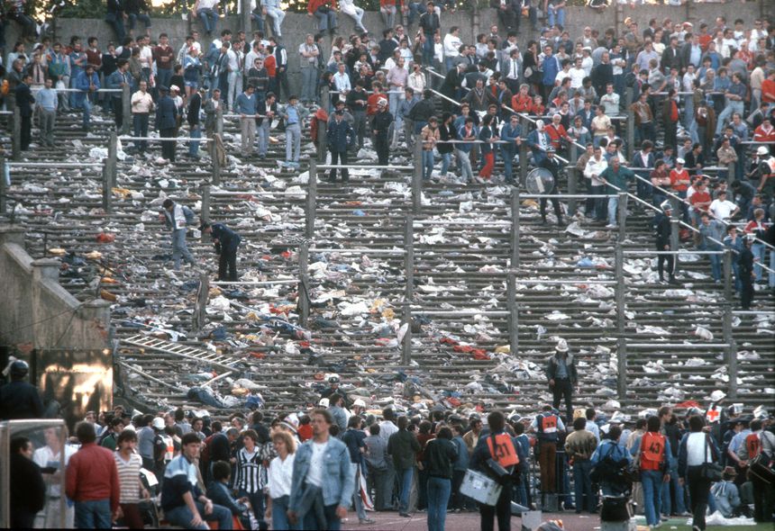 Imagens de Heysel durante a final entre Juventus e Liverpool em 1985
