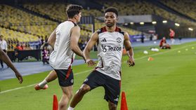 Jogador do Manchester United mostra dedo do meio a adeptos: «Não me arrependo» (vídeo)