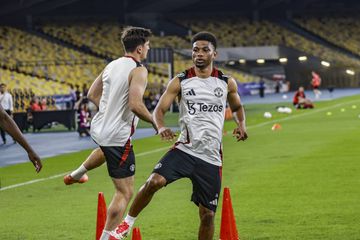Jogador do Manchester United mostra dedo do meio a adeptos: «Não me arrependo» (vídeo)