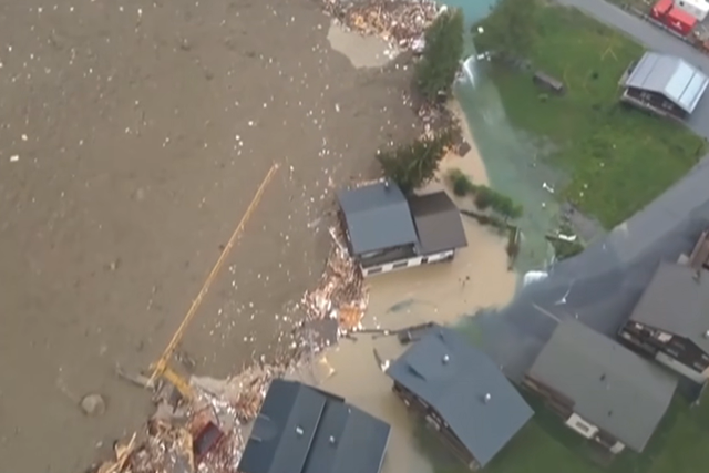 Deslizamento de glaciar soterra aldeia nos Alpes suíços (vídeo)