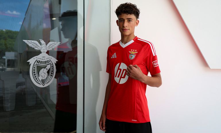 Benfica agarra avançado promissor