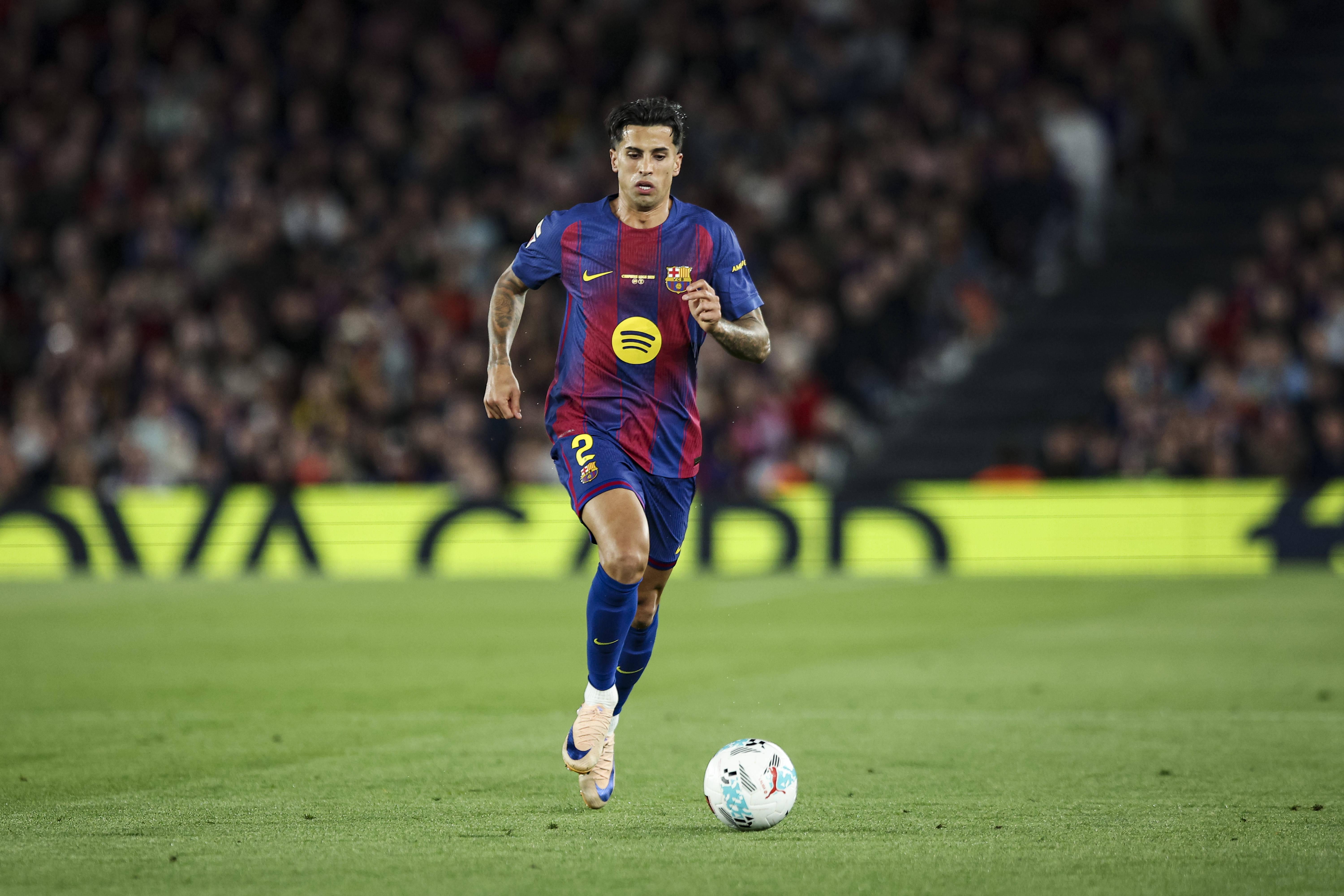 João Cancelo representou o Barcelona na segunda metade de 2025/26, emprestado pelo Al Hilal. Foi campeão espanhol e expressou claramente o desejo de continuar a envergar a camisola 'blaugrana' - Foto: IMAGO