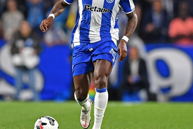 «Não me surpreenderia que o FC Porto fosse à procura de jogadores mais experientes»