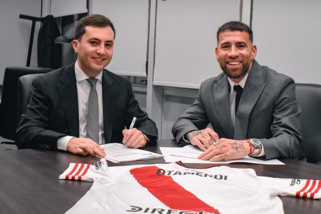 Otamendi rubricou contrato de ano e meio