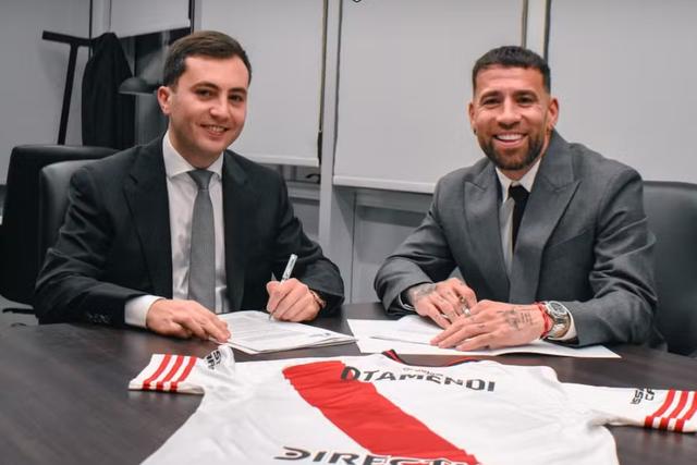 Otamendi rubricou contrato de ano e meio
