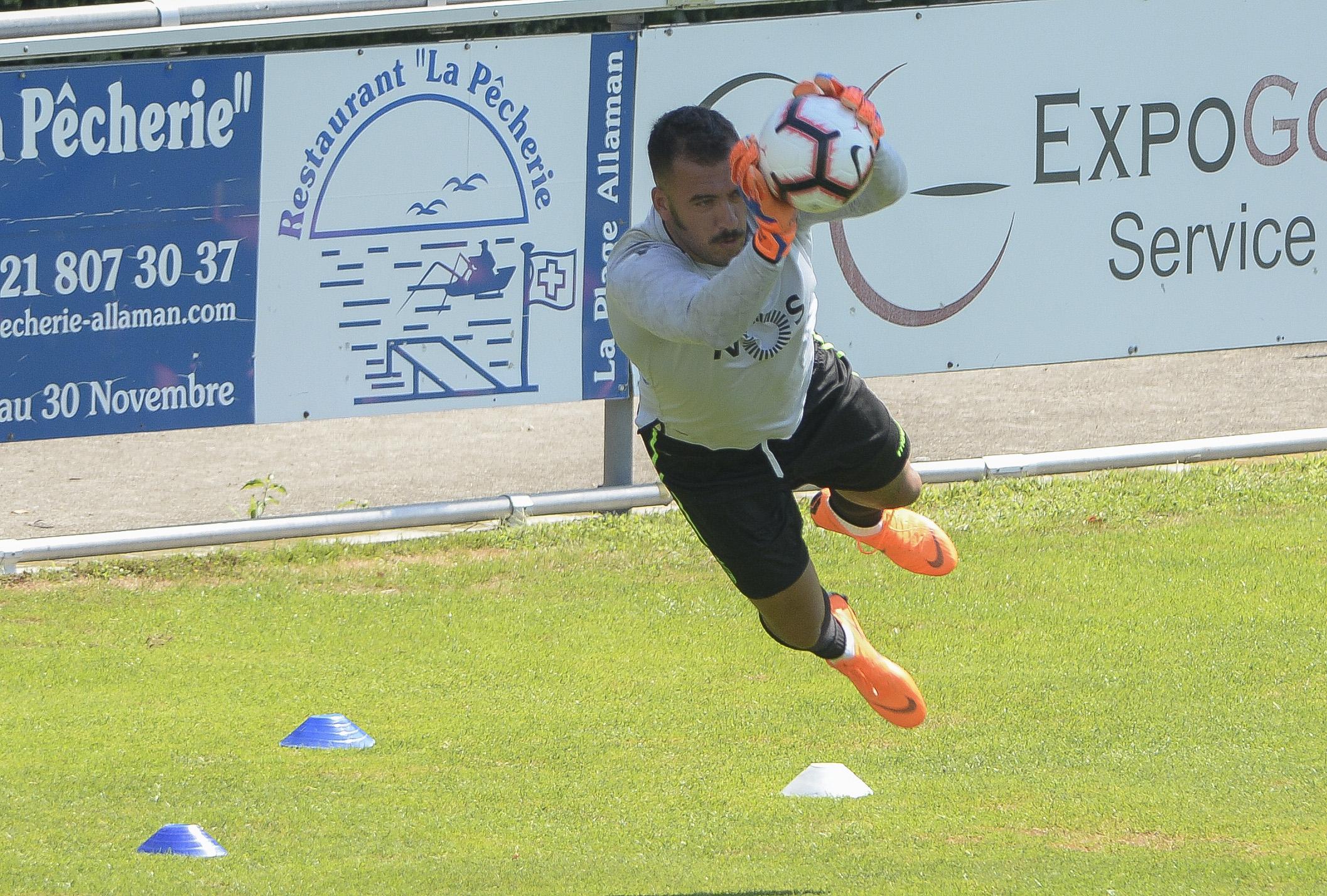 O guarda-redes Viviano foi contratado no verão quente de 2018. Lesionou-se no aquecimento dum encontro da primeira jornada frente ao Moreirense e não participou em qualquer partida oficial (Foto A BOLA)