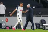 Mourinho com Carlos Vinícius no Tottenham