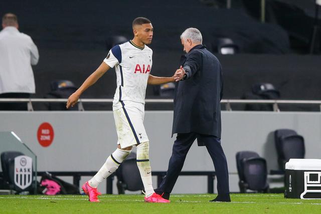 Mourinho com Carlos Vinícius no Tottenham