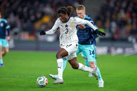 Caleb Yirenkyi veste a camisola do Gana