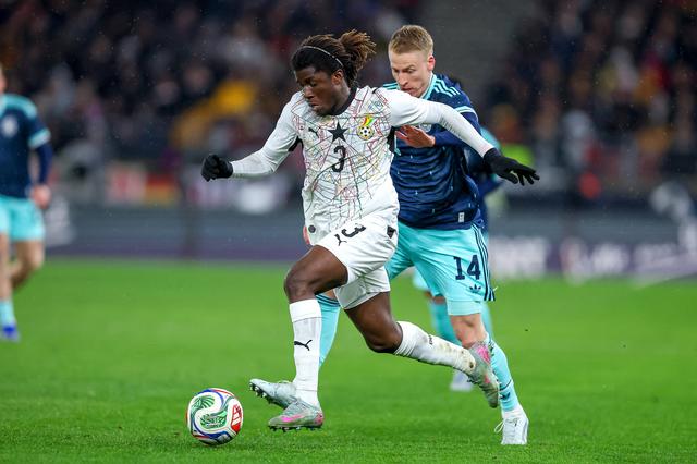 Caleb Yirenkyi veste a camisola do Gana