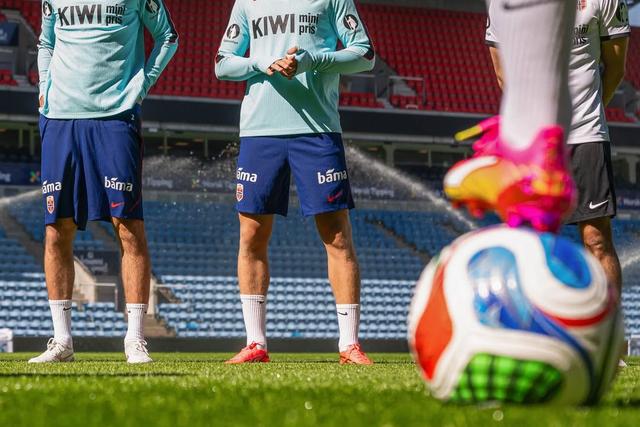 Schjelderup e Aursnes enfrentam a Suécia, num jogo de preparação a contar para o Mundial, às 18h00