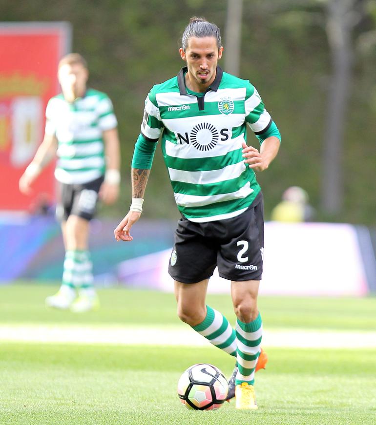 O lateral Schelotto chegou como jogador livre, esteve no Sporting de 2015 a 2017, registando 43 encontros (Foto A BOLA)