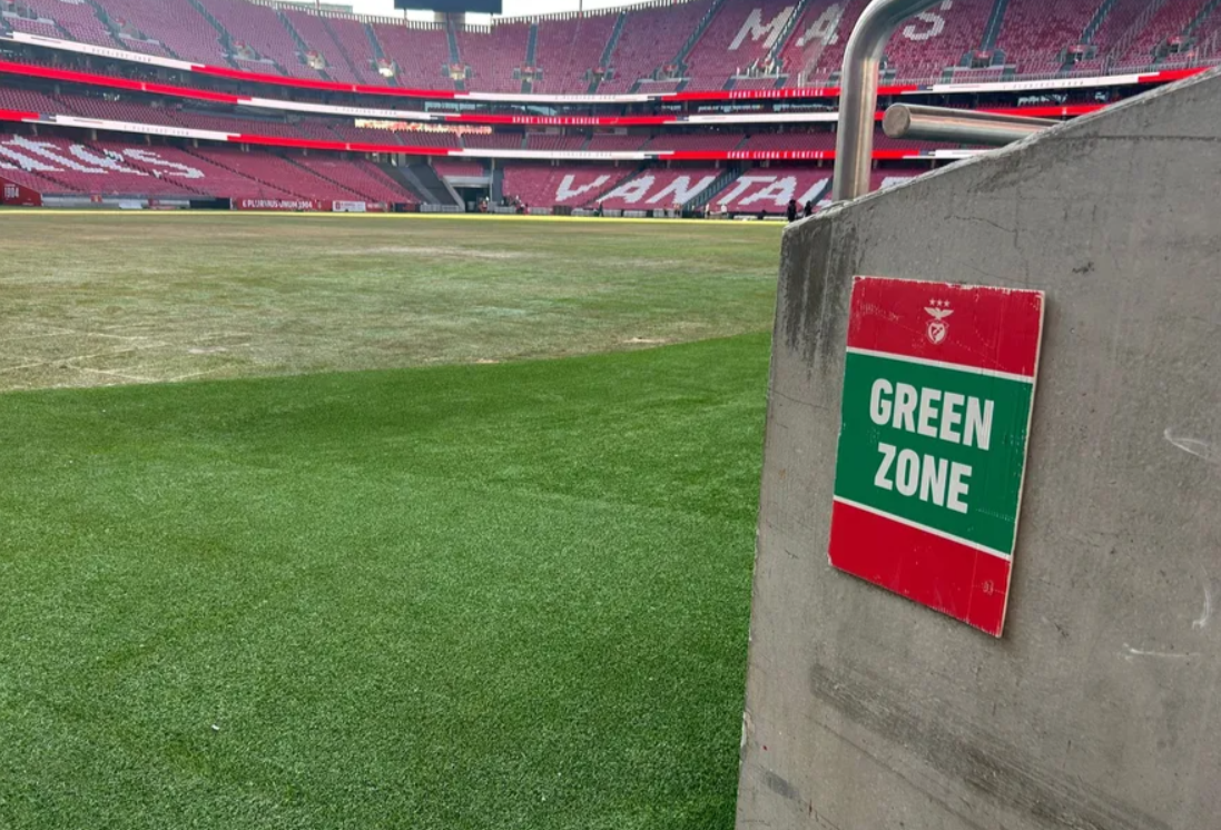 Relvado do Estádio da Luz após concertos de Bad Bunny - Foto: D.R.