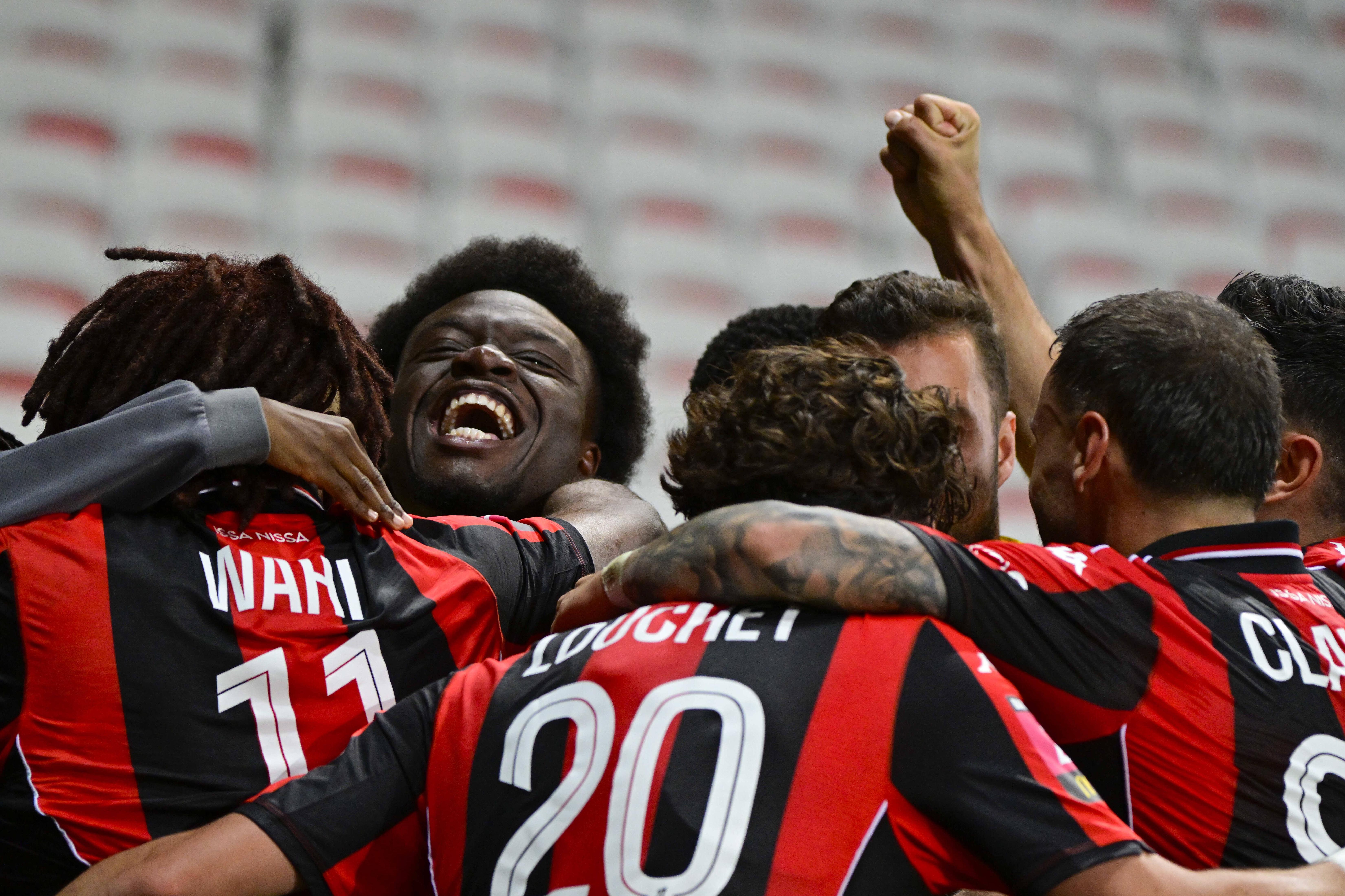 Festa do Nice depois de garantir a manutenção