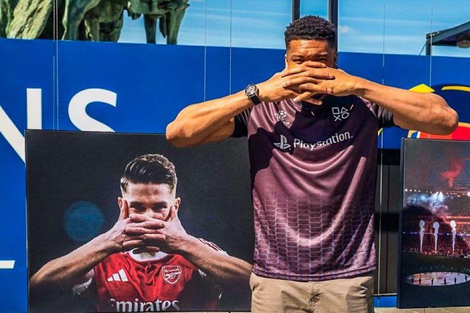 Giannis Antetokounmpo a imitar festejo que é imagem de marca de Gyokeres - Foto: Instagram/Giannis Antetokounmpo
