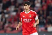 António Silva, com a braçadeira de capitão, no jogo com o SC Braga, na Luz, a 11 de maio — Foto: IMAGO
