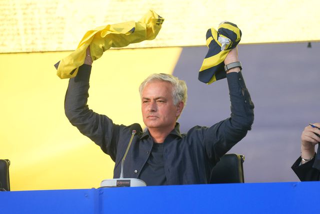 José Mourinho estreia-se na pré-época do Fenerbahçe com vitória