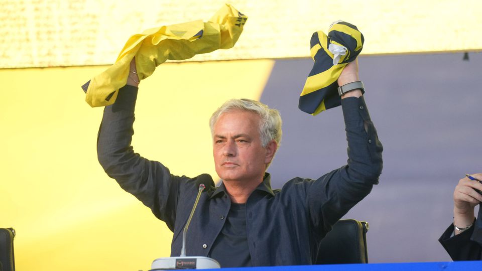José Mourinho estreia-se na pré-época do Fenerbahçe com vitória