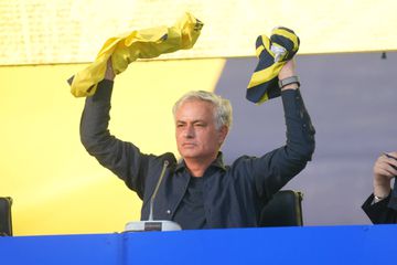 José Mourinho estreia-se na pré-época do Fenerbahçe com vitória