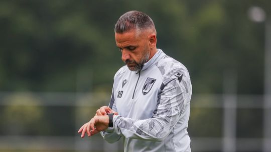 Vitória de Guimarães: Rui Borges chama quatro jogadores da equipa B para o treino