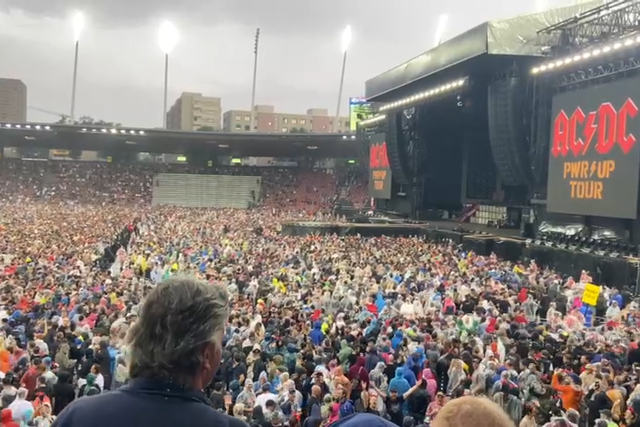 VÍDEO: Fãs da Suíça celebram vitória no Euro 2024 em concerto dos AC/DC