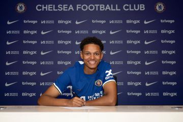 Oficial: Omari Kellyman é reforço do Chelsea