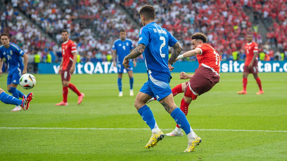 VÍDEO: golaço de Vargas aumenta a vantagem para a Suíça em 26 segundos