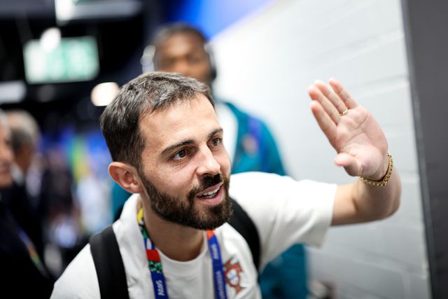 Crianças do IPO do Porto no aquecimento do Portugal-Eslovénia