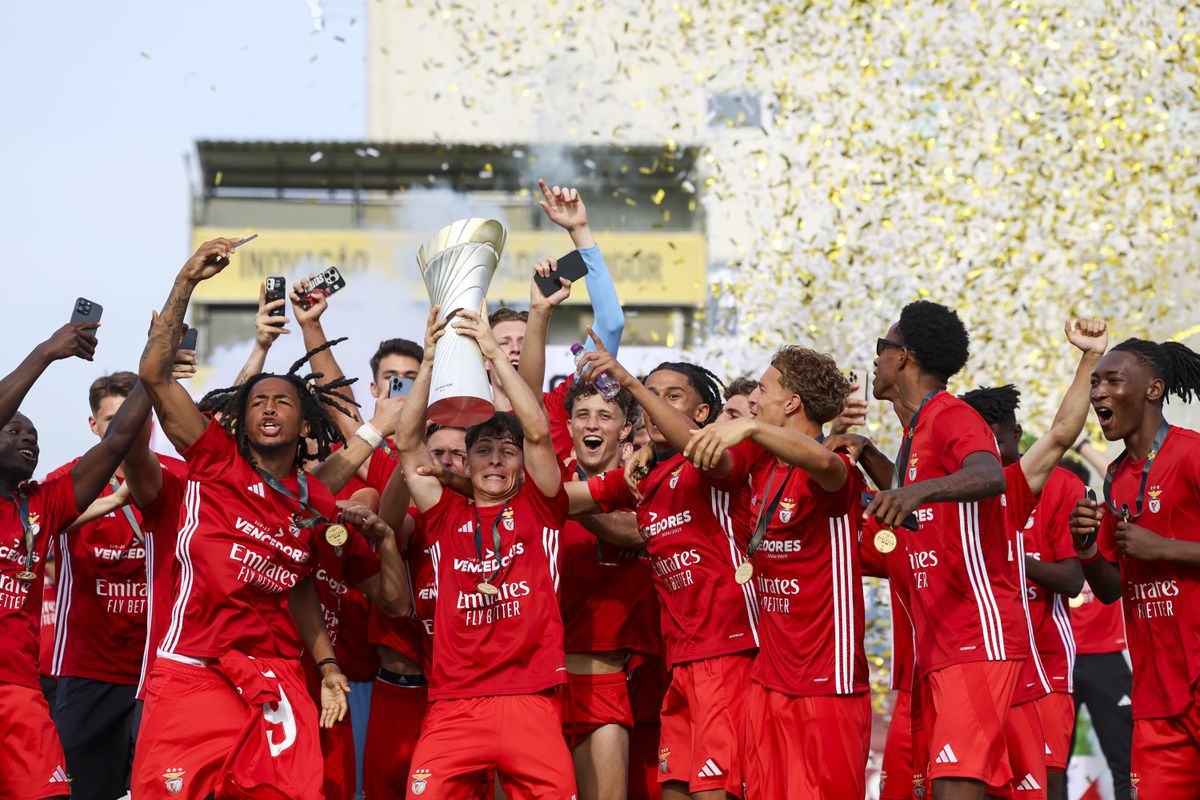 Reportagem A BOLA Benfica: o trabalho por trás do ano de maior sucesso da formação