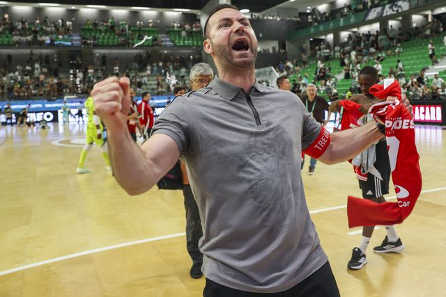 Cassiano Klein e Afonso juntos na sala de imprensa após conquista do título