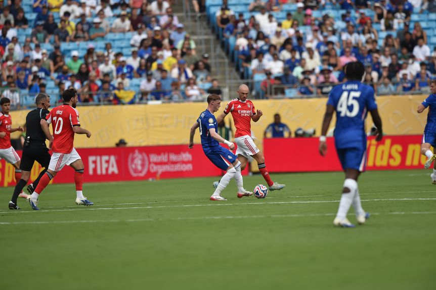 Aursnes em ação frente ao Chelsea. Foto Miguel Nunes