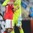 Trubin ao lado de Di María na eliminação do Benfica frente ao Chelsea Foto: IMAGO