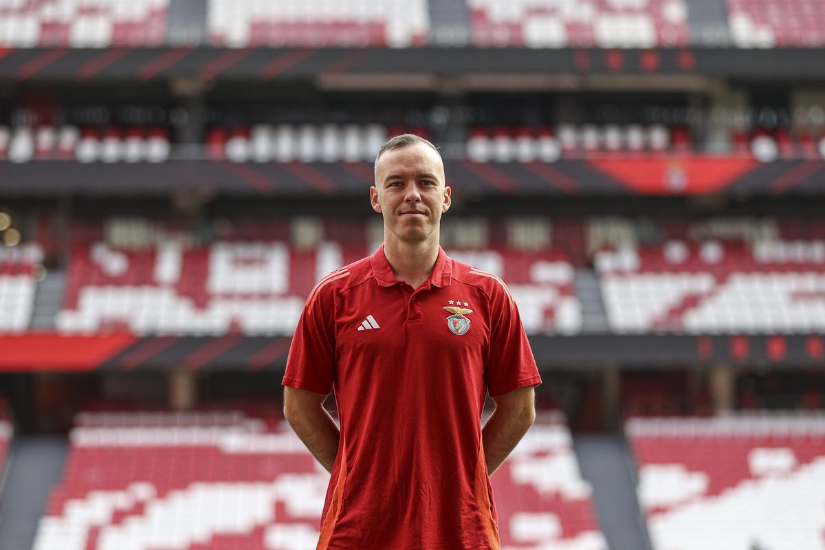 Entrevista A BOLA «Desenvolvi a minha atividade com Bernardo Silva, João Cancelo e Ederson»