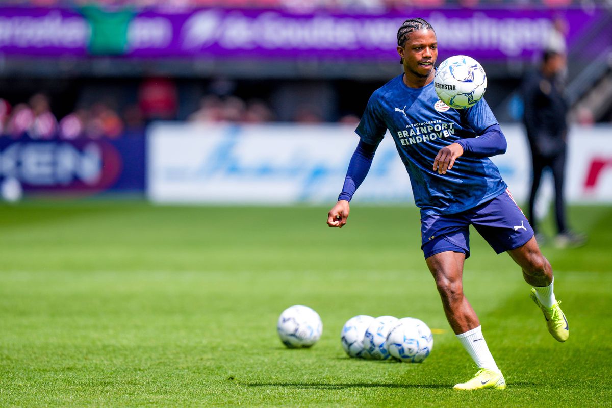 Mercado: PSV 'devolve' lateral a Amorim